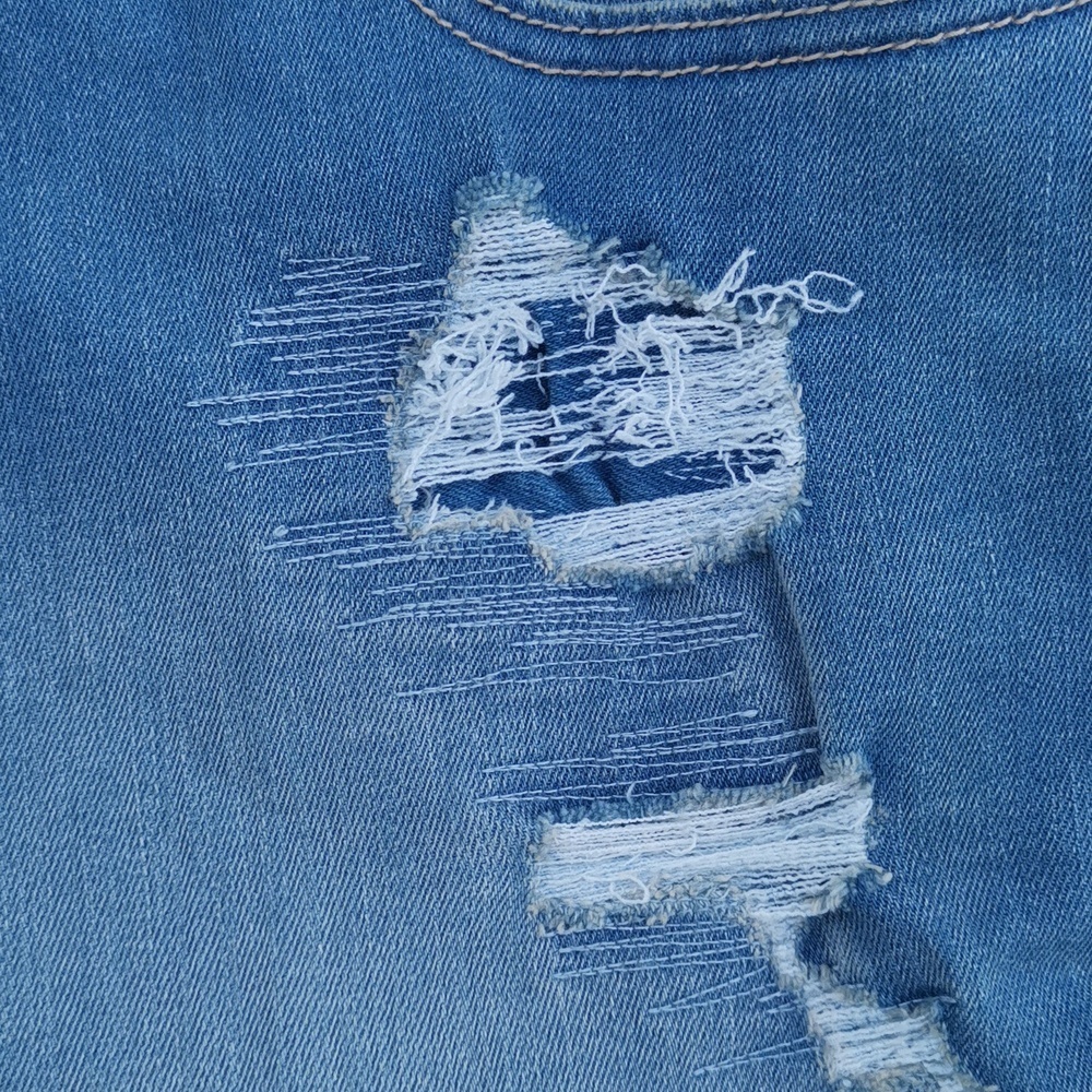 DC slightly curvy light denim with distressing. 5 pockets jean shorts.Size 20 - Picture 4 of 7